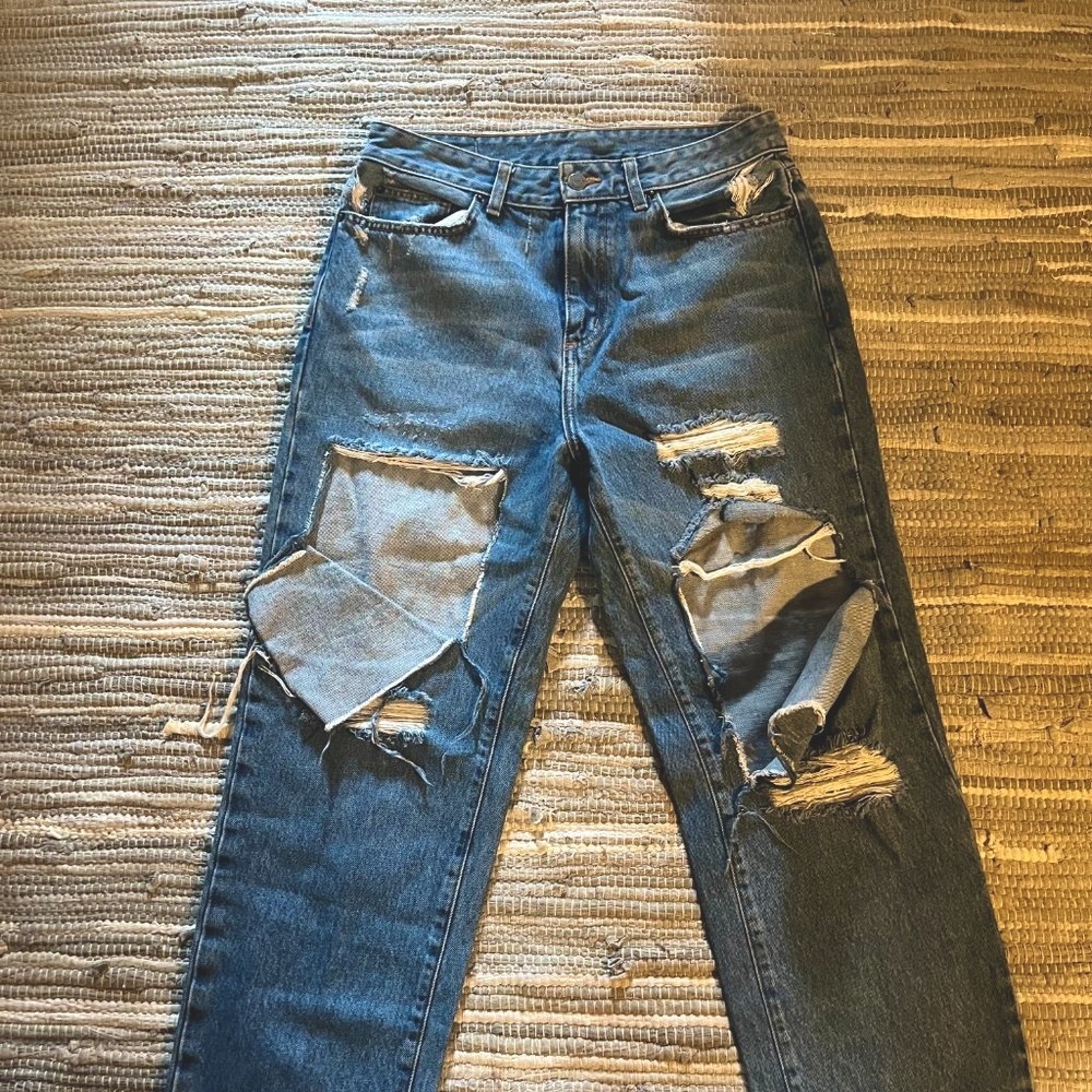 CARMAR DISTRESSED BOYFRIEND JEANS